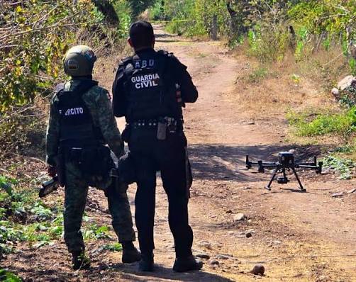 Una mina y 20 artefactos explosivos para lanzar desde dron fueron  localizados y desactivados en Tierra Caliente por nuestro agrupamiento  Especializado en Artefactos Explosivos y Materiales Peligrosos, en  coordinación con el #EjércitoMexicano
