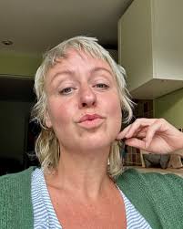 Determining the age of a free redhead