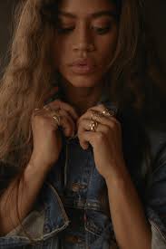 Bernadette HolmesBernadette Holmes Stylist