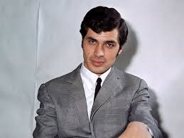 🎶 "Release Me" by Engelbert Humperdinck, released in 1967, topped the UK  Singles Chart for 6 weeks, becoming the highest-selling single that year  with 1.38 million copies sold! It notably outperformed The