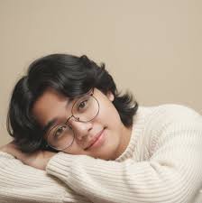 Who should I choose between Kigiri and Lust in the game?