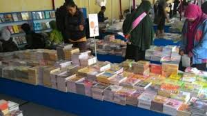 Agar kalian lebih paham mengenai teks berita, berikut ini adalah beberapa contoh teks berita singkat yang mengandung unsur 5w + 1h dari koordinator pameran, jombor m arifin, mengatakan, pameran tersebut sebagai wujud kebangkitan dan sosialisasi pelukis pekalongan kepada masyarakat. Toko Buku Gramedia Plaza Ambarukmo Gelar Pameran Buku Di Kulonprogo Tribun Jogja