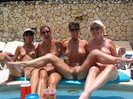Milfs on holiday Porn Pic - EPORNER