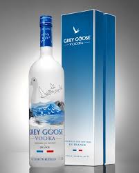 La Presence D Un Packaging Secondaire Pour Une Bouteille D Alcool A L Image Des Grands Champagnes Marque Bien L Aspe Grey Goose Vodka Vodka Expensive Vodka