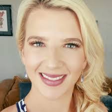 Leigh Hogan's Instagram, Twitter & Facebook