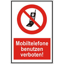 Auch in deutschland werden stimmen laut, den schülern das mitbringen von mobiltelefon in die schulen zu verbieten. Verbotsschild Handy Verboten