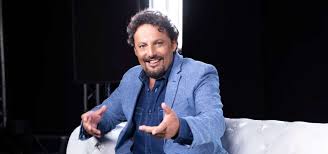 He has been married to bianca pazzaglia since september 2008. Enrico Brignano Piange Per La Dedica Della Figlia Martina Ti Voglio Bene Papa