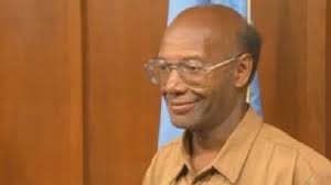 Etats-Unis: un SDF trouve 42.000 dollars et les rapporte à la police