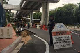 The roof is located at the 7th floor of the first avenue in bandar utama. Burst Pipe In Bandar Utama Leads To Road Collapse Brief Power Cut The Star