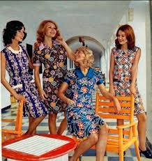 Se siete degli appassionati di vestiti anni 70 e di abbigliamento vintage in generale, i negozi dell'usato fanno proprio al caso vostro. 15 Capi Di Moda Negli Anni 70 Quando Ci Si Vestiva In Modo Piu Cool