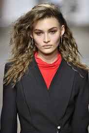 Big curls with volume is a perfect prom hairstyle. 80s Hairstyles 23 Epic Looks Making A Huge Come Back