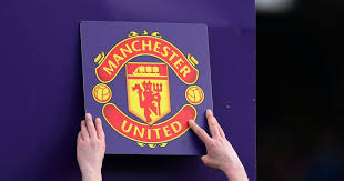 To have achieved so much and have so much importance at such a big club is extremely rare. Manchester United Iranisches Fernsehen Zensiert Logo