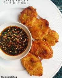 Banana Fritters Or Goreng Pisang Another Street Food Of Malaysia Pisang Goreng With Sambal Kicap Cili Api Is A Must Of Al Cooking Recipes Banana Fritters Food