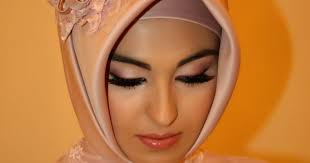 Anne Ismail adlı kullanıcının Hijab panosundaki Pin