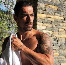 İbrahim çelikkol arkadaşı için dizi çekimlerine giderken keşfedilen ünlülerden biri. 83 Ibrahim Ideas Black And White Love Turkish Actors Actors