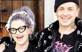 KELLY OSBOURNE Travels With Pillow Of SLIPKNOT's SID WILSON: 'I Take My  Baby' Everywhere