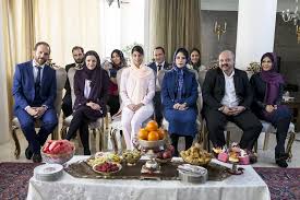 Vous regardez le film les pieds dans le tapis (2016). Unter Dem Teppich F 2015 Golab Adineh Babak Hamidian Zhuoer Zhu Streams Tv Termine News Dvds Tv Wunschliste