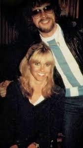 The elder, laura lynne, was born in december 1979, while his younger daughter, stephanie, was born in. Debbie Farrar I M Not Jealous I M Not Jeff Lynne Jeff Lynne Elo Olivia Newton John
