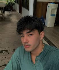 Vincent Sainz's Instagram, Twitter & Facebook