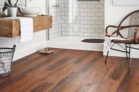 Cat kayu water based ini hadir dengan warna untuk furniture dalam ruangan maka gunakanlah cat kayu interior. Biovarnish Liquid Stain Water Based Solusi Pengecatan Parquet Terbaik