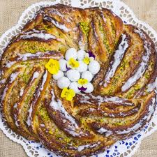 Archive für beiträge mit schlagwort: Osterkranz Traditioneller Kuchen Mit Knuspriger Marzipan Nuss Fullung Birgit D Handmade Kultur