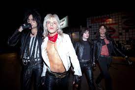 Machine… more videos by mötley crüe. Machine Gun Kelly On Playing Tommy Lee In Netflix S M Ouml Tley Cr Uuml E Film Ew Com