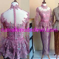 Model kebaya modern, memang cocok dipadukan dengan bawahan kebaya yang tampak lebih modern juga. Kebaya Warna Biru Pink Kebaya Mude