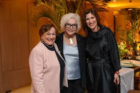 Regina duarte já deu o sim ao convite do presidente jair bolsonaro para que ela assuma a secretaria da cultura, conforme revelou a coluna antes de tomar a decisão, a artista conversou longamente com a família. Atriz Nathalia Timberg Comemora 90 Anos Com Festa No Rio Jornal De Brasilia