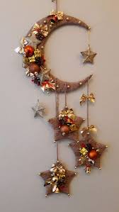 Decoracion de mesas de navidad en dorado y rosa. 100 Creative Christmas Decor For Small Apartment Ideas Which Are Merry Bright Hike N Dip Adornos De Navidad Ideas Decoracion Navidad Manualidades Manualidades Navidenas