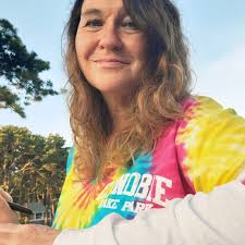 What Canadian stores might be interested in stocking Magpie Times?