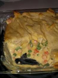 Cheesy Chicken Pot Pie Casserole 5 Ingredients Super Easy Bag Of Frozen Veggies 3 Cups Cooked Cubed Chic Chicken Pot Pie Easy Chicken Pot Pie Recipe Recipes