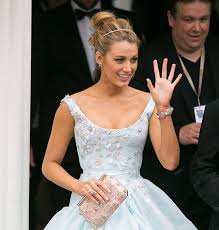 Actress blake lively attends the premiere for the private lives of pippa lee as part of the 59th oscar de la renta greets some of his models on april 10, 1997, in new york, at the end of his 1997. Oscar De La Renta Blake Lively Carrying Our Prefall 16 Bisque