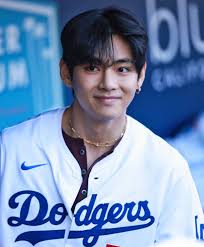 KIM TAEHYUNG IS READY FOR THE PICTH!