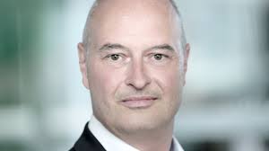 Formand og direktører trækker sig fra skandaleramt a-kasse