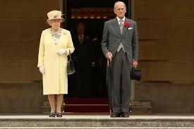 Su padre fue condenado a muerte en su grecia natal, por lo que vivió en el exilio desde niño. El Verdadero Duque De Edimburgo Tiene Cierta Fama Pero