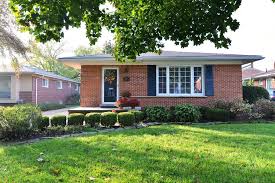 3861 Hillside Ct Royal Oak Mi 3 Br 1 5 Ba Updated Brick Ranch Is Move In Ready Beautifully Maintained Painted Fenced In Yard Concrete Patio Brick Ranch