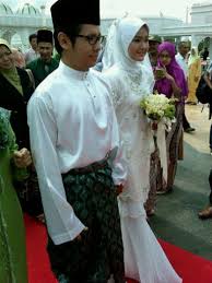 Raya pertama ally iskandar sebagai suami mpg. Gambar Nikah Ally Iskandar Dan Farah Lee 20 Januari 2012