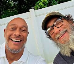 On this weeks show I was joined by Jacob Lubbers of Full Boar BBQ. We talk  about his beginnings in bbq, his rubs and sauces, and the new Kamado Joe  Konnected Joe. |