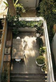 Puedes aprovechar el espacio debajo para poner una planta o los utensilios de jardinería, y. Pin De Maria Montiel Villalobos En Garden Inspiration Decorar Patio Pequeno Patio Y Jardin Jardines