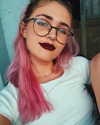 Sarah Leek's Instagram, Twitter & Facebook