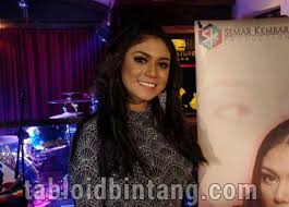 Umur 22 tahun) adalah pemeran sinetron indonesia. Thalita Latief Kembali Ke Industri Musik Sebagai Penyanyi Dangdut Tabloidbintang Com