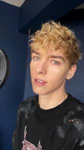 Layering harmonies for my new song WIN 🛸 , Shooting star, Way above my  head, Wonder where you are tonight, Velvet dark shadows in my bed, Walking  me into the night, The shadows in the darkness, The ...