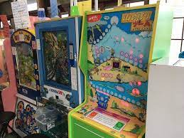 昭和の駄菓子屋には必ずあったゲーム機 家庭用ゲーム機がまだなかった頃 子どもたちの社交場でした 家庭用ゲーム機 駄菓子屋 ゲーム