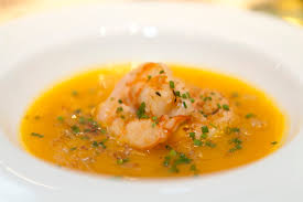 Oliare una casseruola e accendere a fuoco basso, poi unite solo la polpa del pesce sfumando con del vino bianco. Crema Di Zucca E Gamberi Marinati Lespezie Net