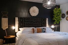 22 rooms with irresistibly stylish accent walls. 18 Stunning Black Bedrooms How To Use Black Walls Decor In Bedrooms Apartment Therapy