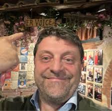 Aston Martin DB12 vs. Ferrari Roma