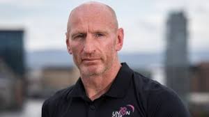 Rugby star Gareth Thomas reveals he has HIV