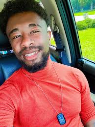 Anyone down to play Fortnite with saucyzombi3?