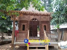 Rumah joglo adalah bangunan berbentuk persegi dengan 4 tiang pokok di bagian tengah yang dinamakan saka guru dan terbuat dari kayu. Asal Muasal Rumah Joglo Dan Rumah Ukiran Jepara Sejarah Rumah Joglo