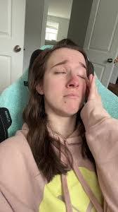 Sarah Worth's Instagram, Twitter & Facebook